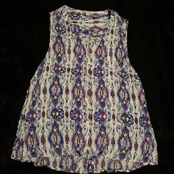 dressbarn Tops - Diamond Patterned Woven Top